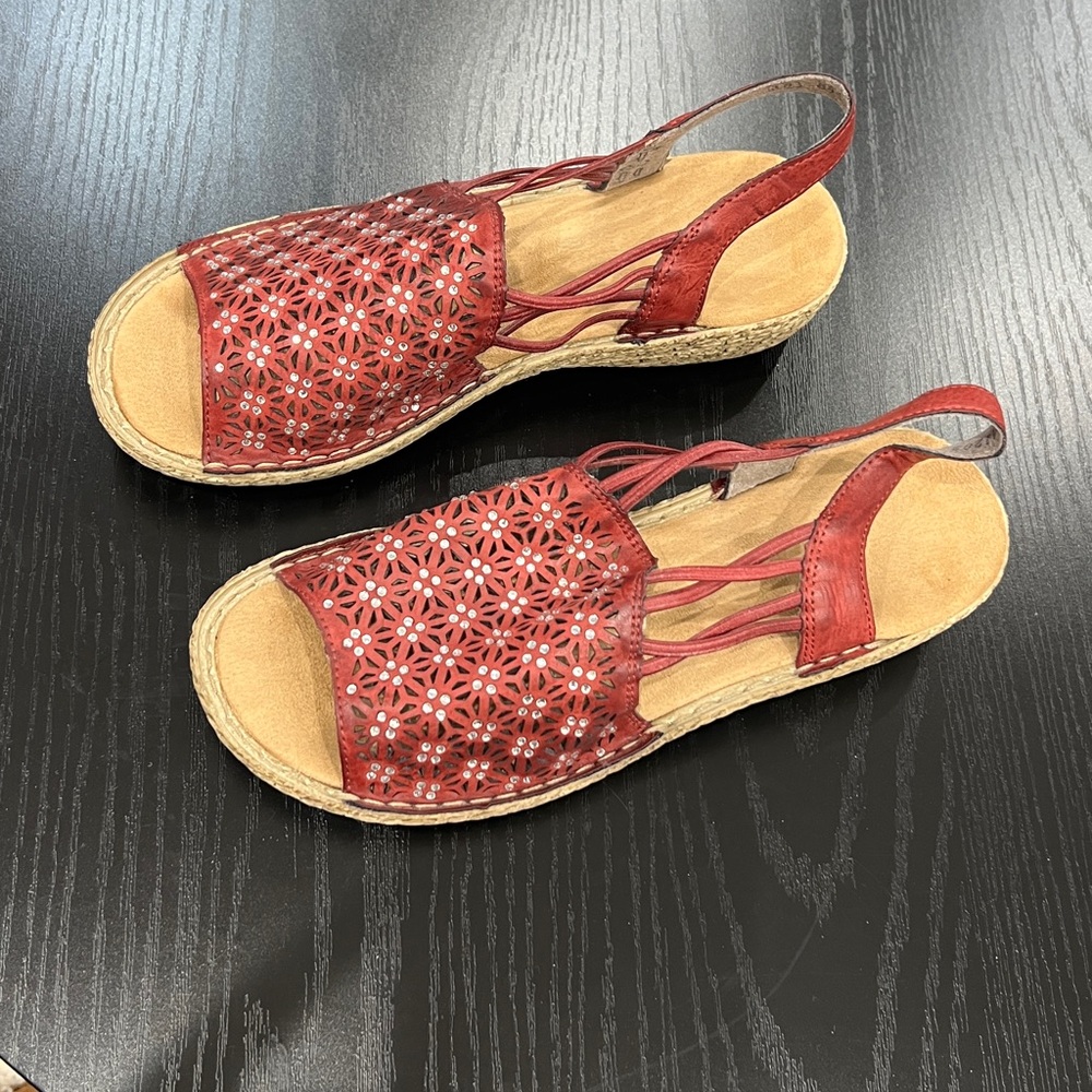 Women’s Rieker Sandal in Burgundy - Picture 2 of 4